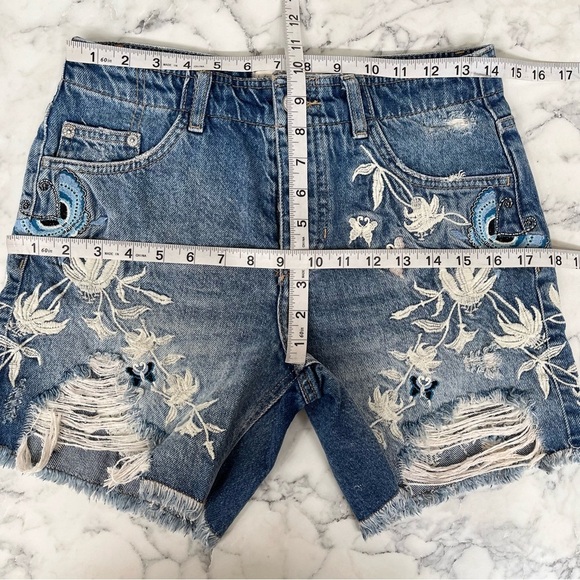We the Free you’re my butterfly embroidered denim cutoff shorts size 25 - Picture 5 of 11